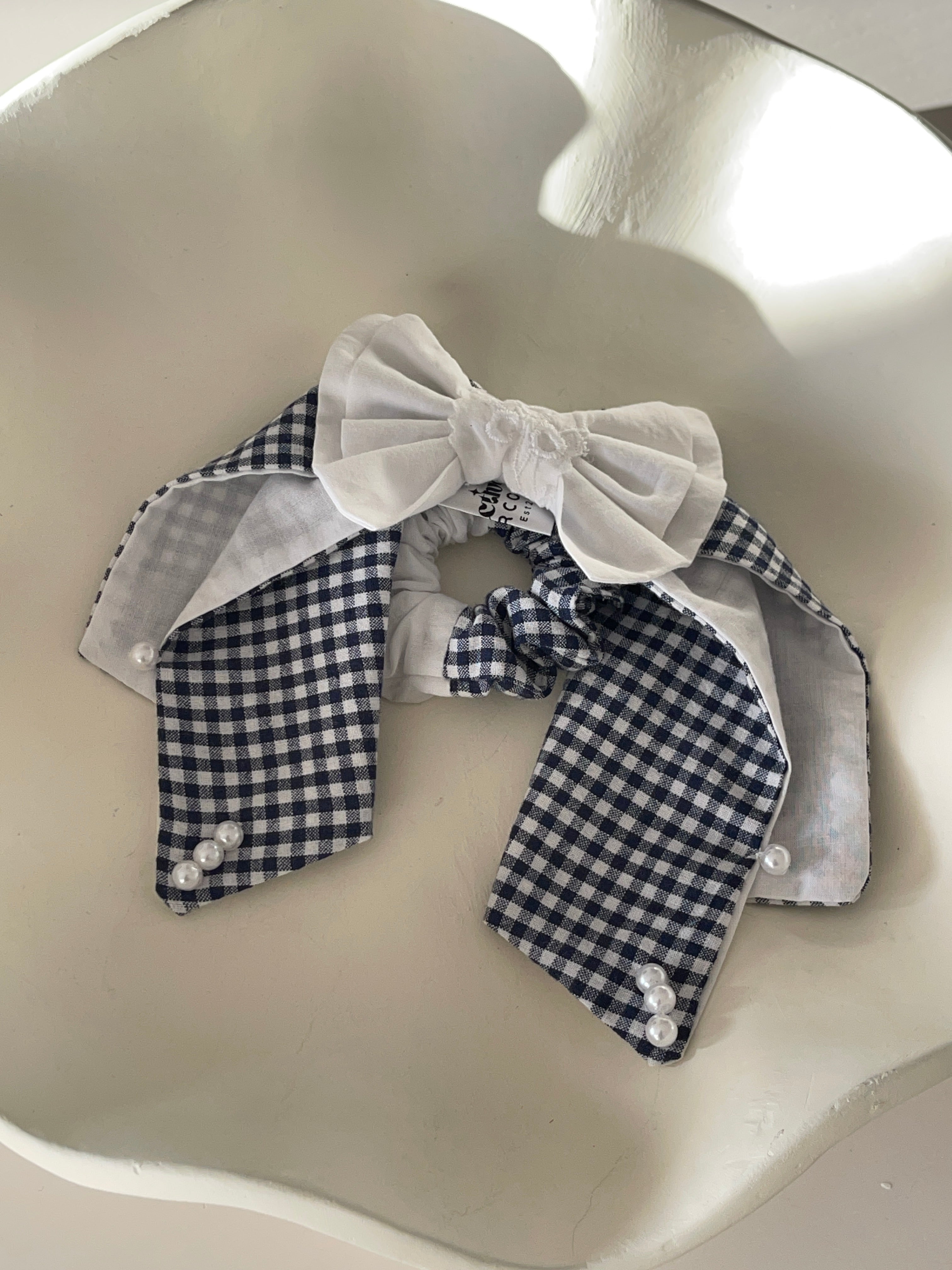 The Daisy Days Scrunchie – Gingham Pearl Bow
